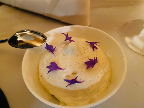 Villa Am See By Sandro Lüthi