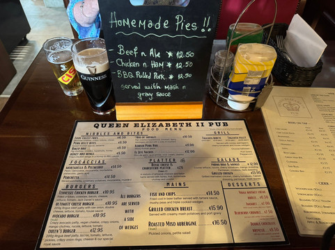 Queen Elizabeth Ii Pub主图