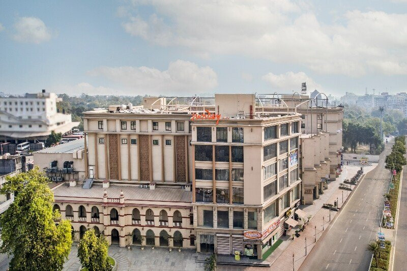 瓦多达拉的Sunday酒店