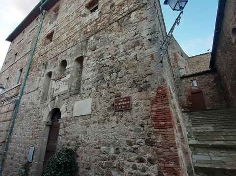 Propositura di San Michele Arcangelo-丘斯迪诺必去景点