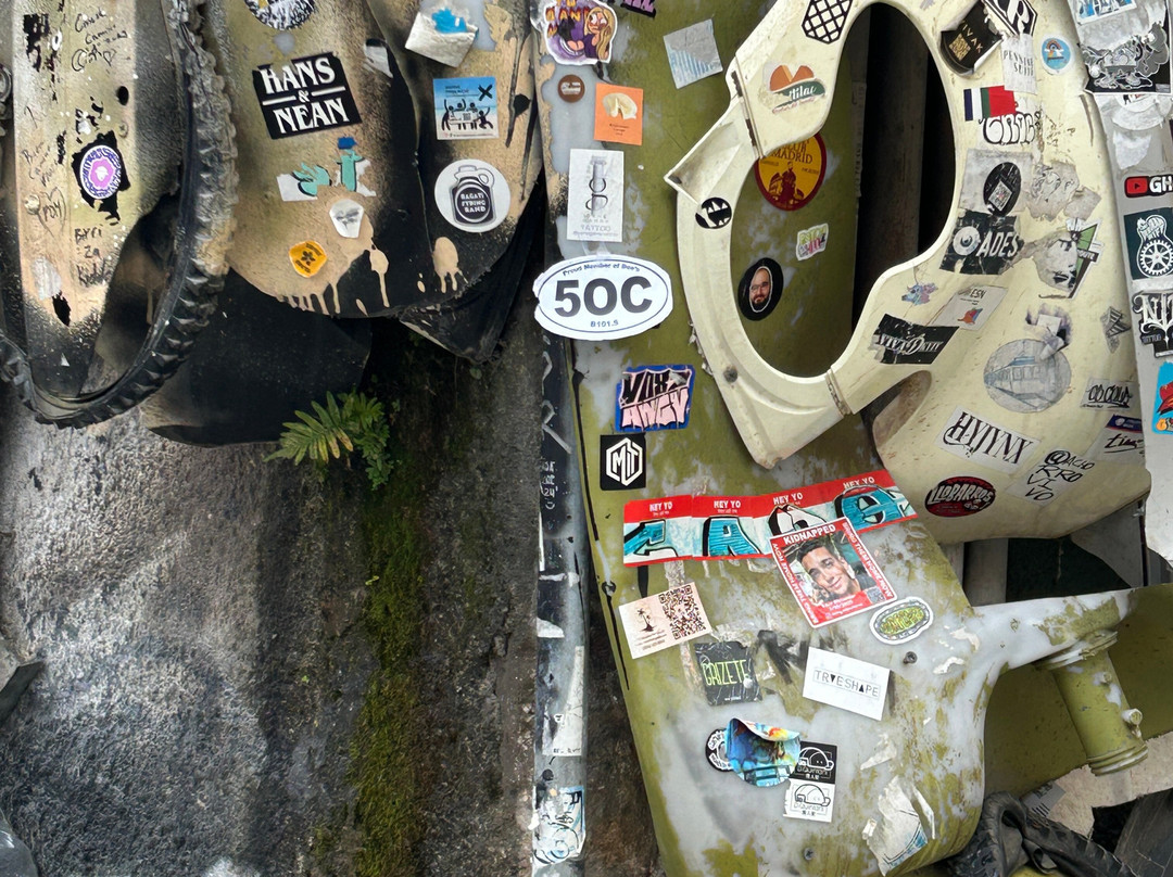 Half Rabbit by Bordalo II-加亚新城必去景点