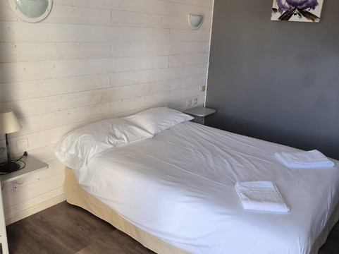 乌斯塔莱酒店主图