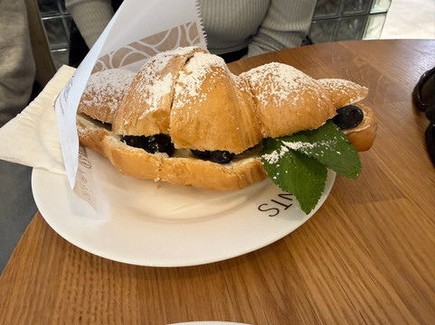 Lviv Croissants Cannes