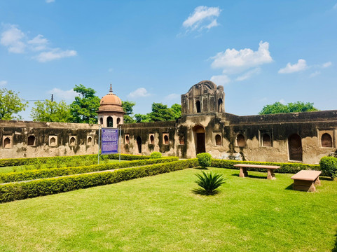 Maharaja Gangadhar Rao ki Chatri-Jhansi必去景点