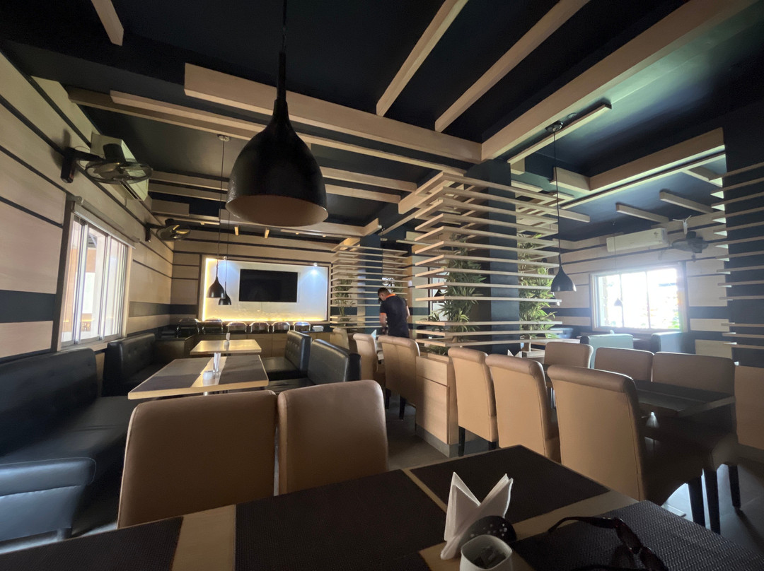 皇家斑果酒店主图