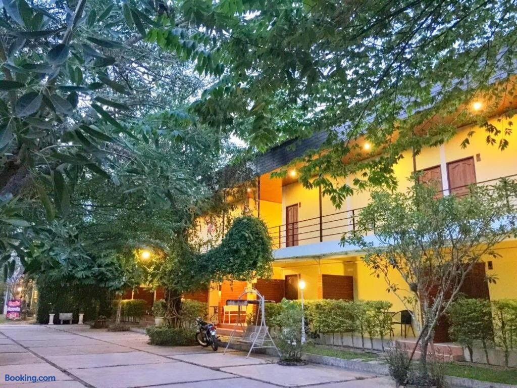 瓦讷隆度假村