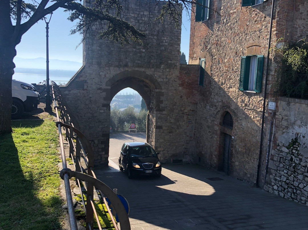 La Porta Perugina-Castiglione del Lago必去景点