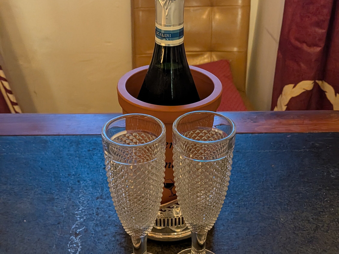 十字路口酒店主图