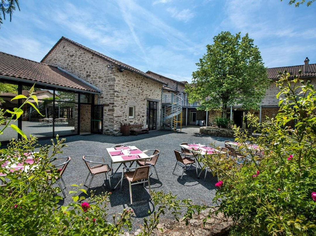 Saint-Barthelemy-de-Bussiere酒店住宿-Le Souffle Vert