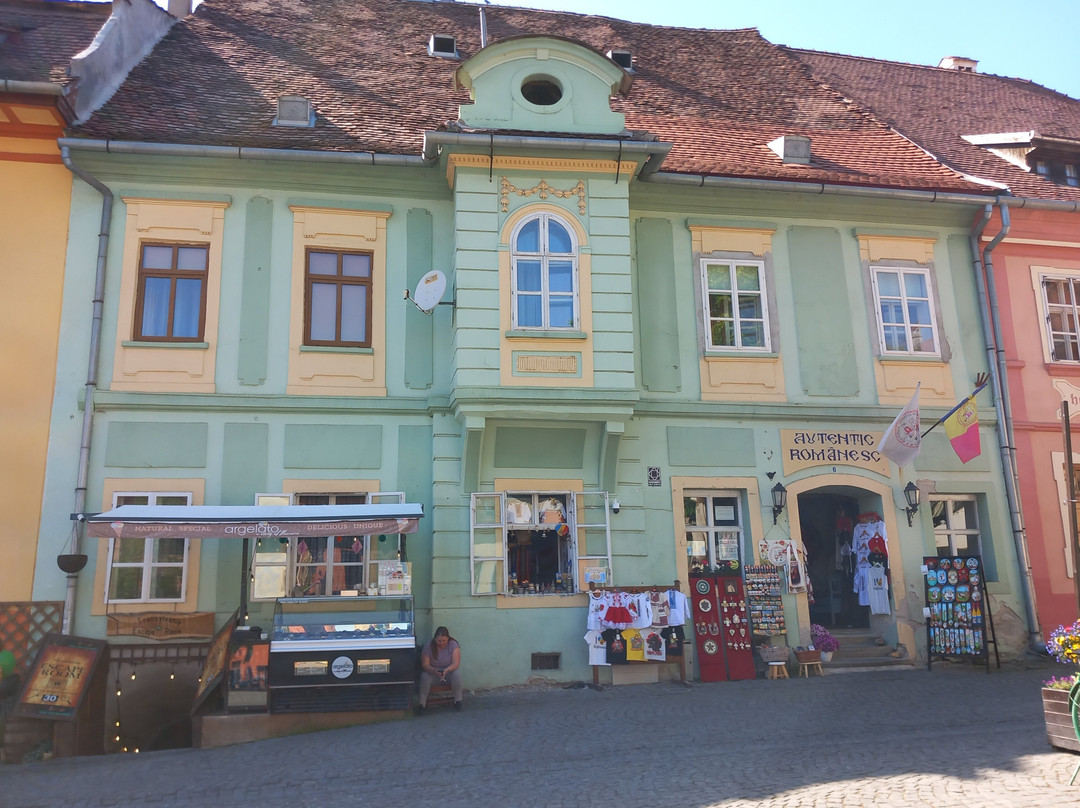 Piata Cetatii-锡吉索拉必去景点