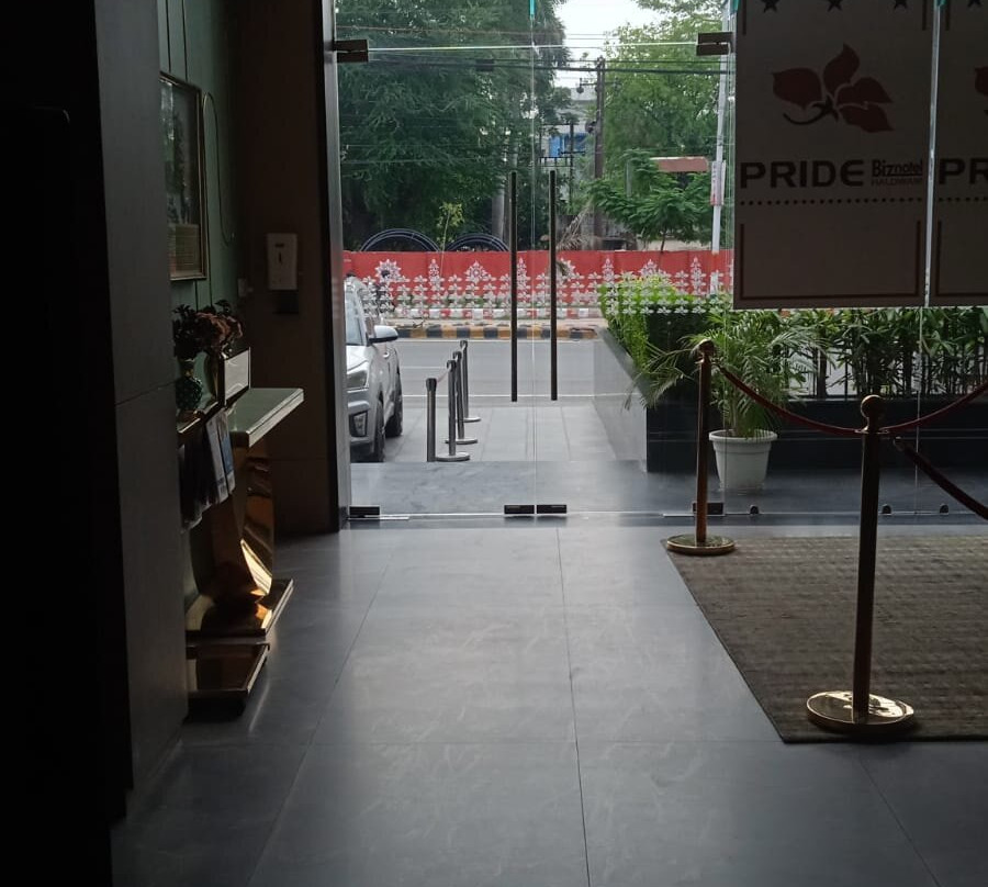 哈尔德瓦尼普莱德商务酒店主图