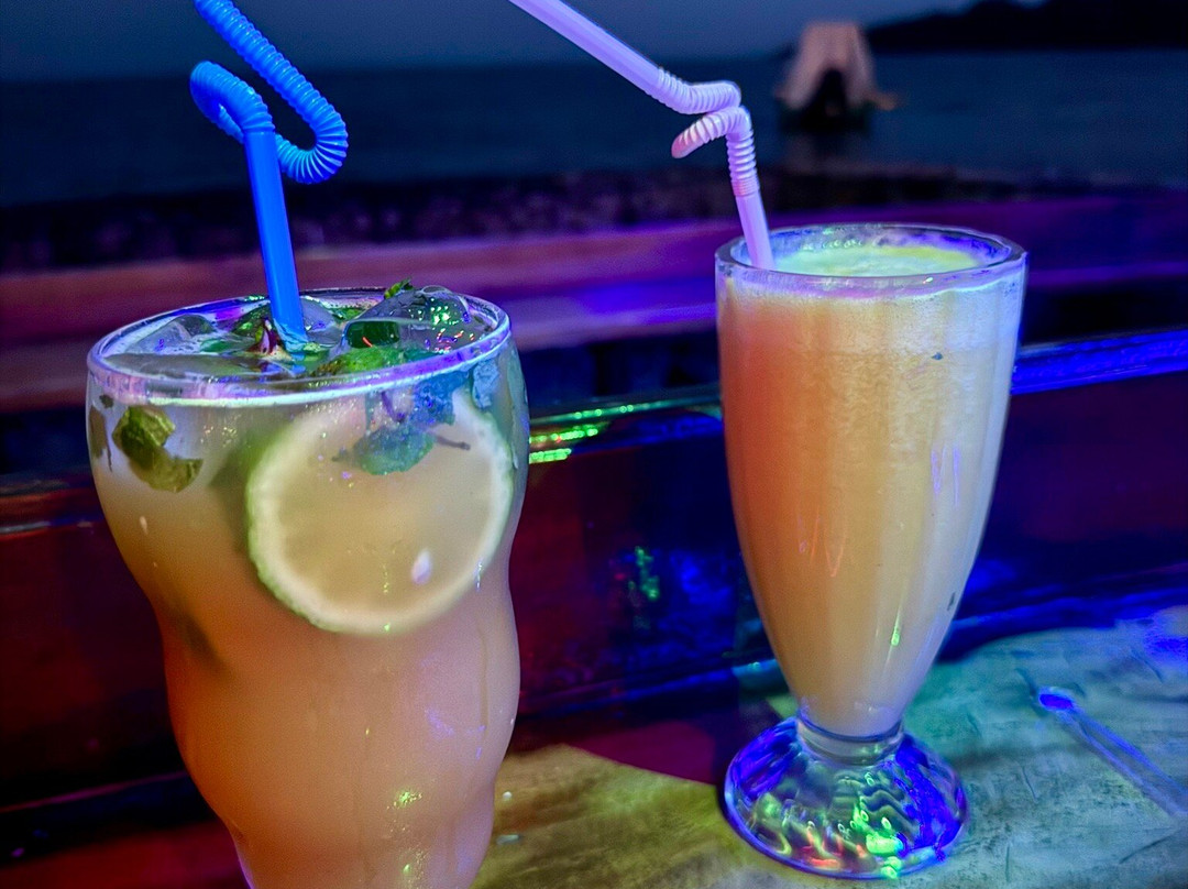 2 个朋友海滩酒店主图