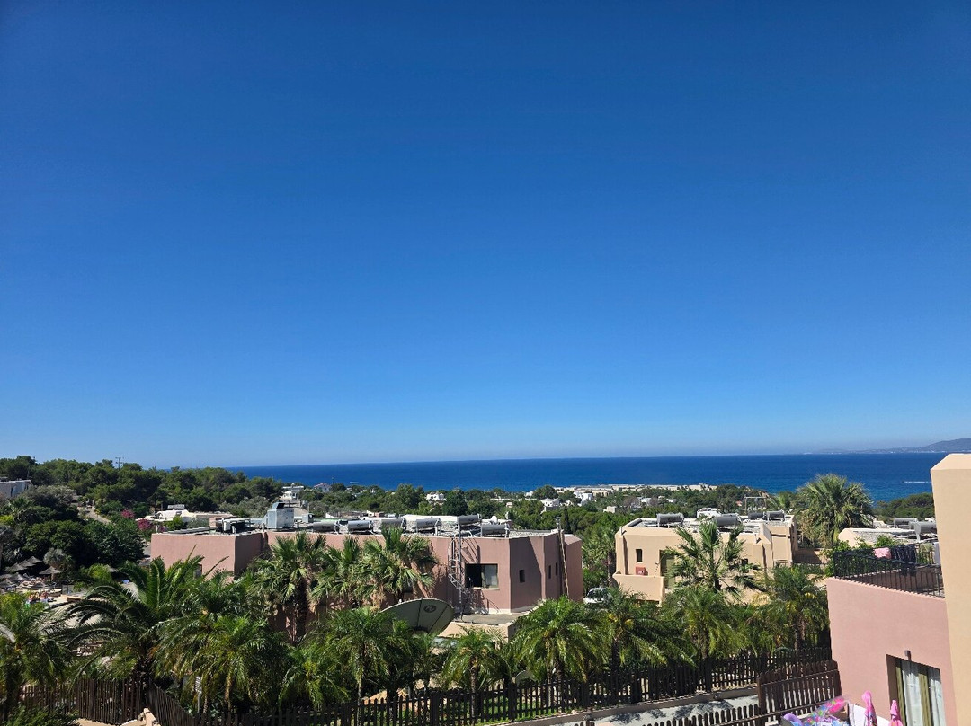 Finas Hotel & Apartments主图
