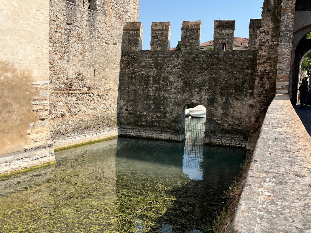 Castello Scaligero-锡尔苗内必去景点