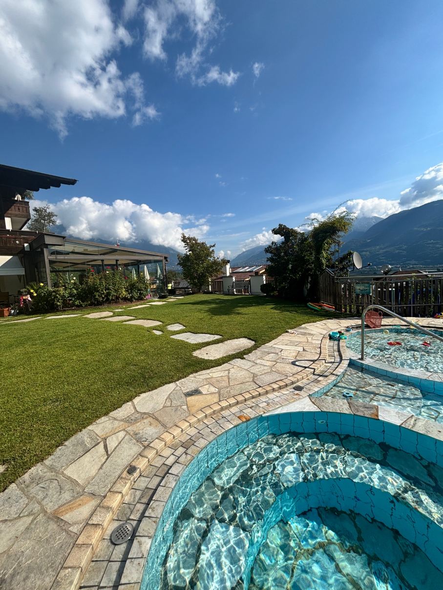 Hotel & Appartement Valtnaungut-旅行者