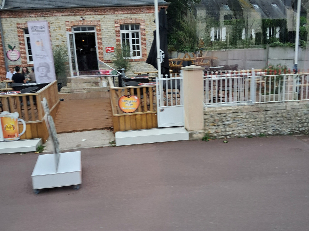 Sainte-Mere-Eglise Church-Sainte-Mere-Eglise必去景点