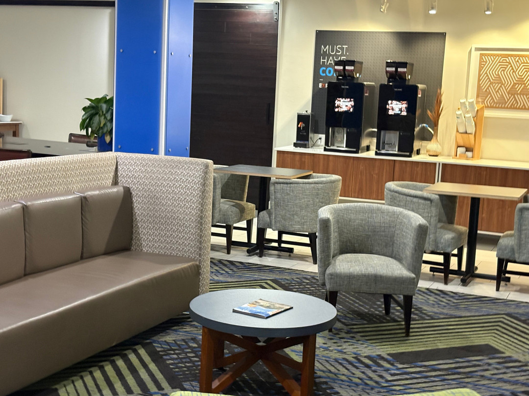 Holiday Inn & Suites 阿尔伯克基机场，大学区主图