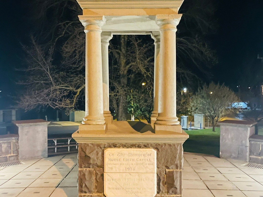 Edith Cavell Memorial Reserve-亚拉拉特山必去景点
