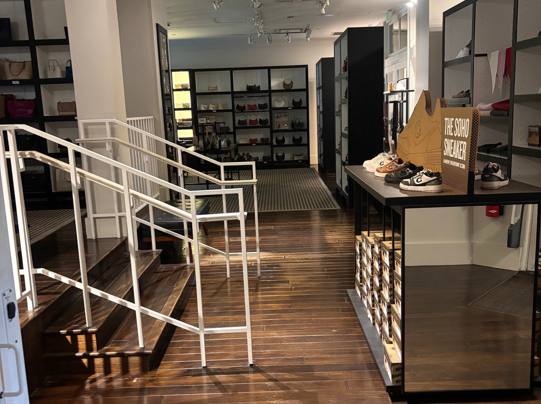 Coach Outlet Store-卡梅尔必去景点