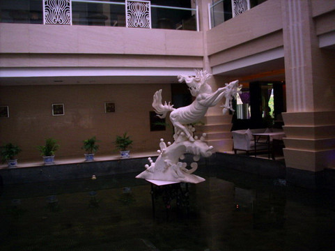 兰尊大酒店主图