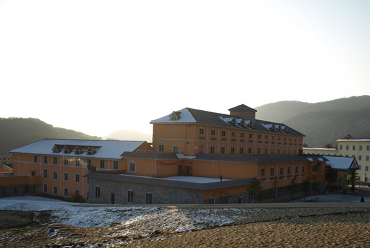 西岭雪山山地度假酒店主图