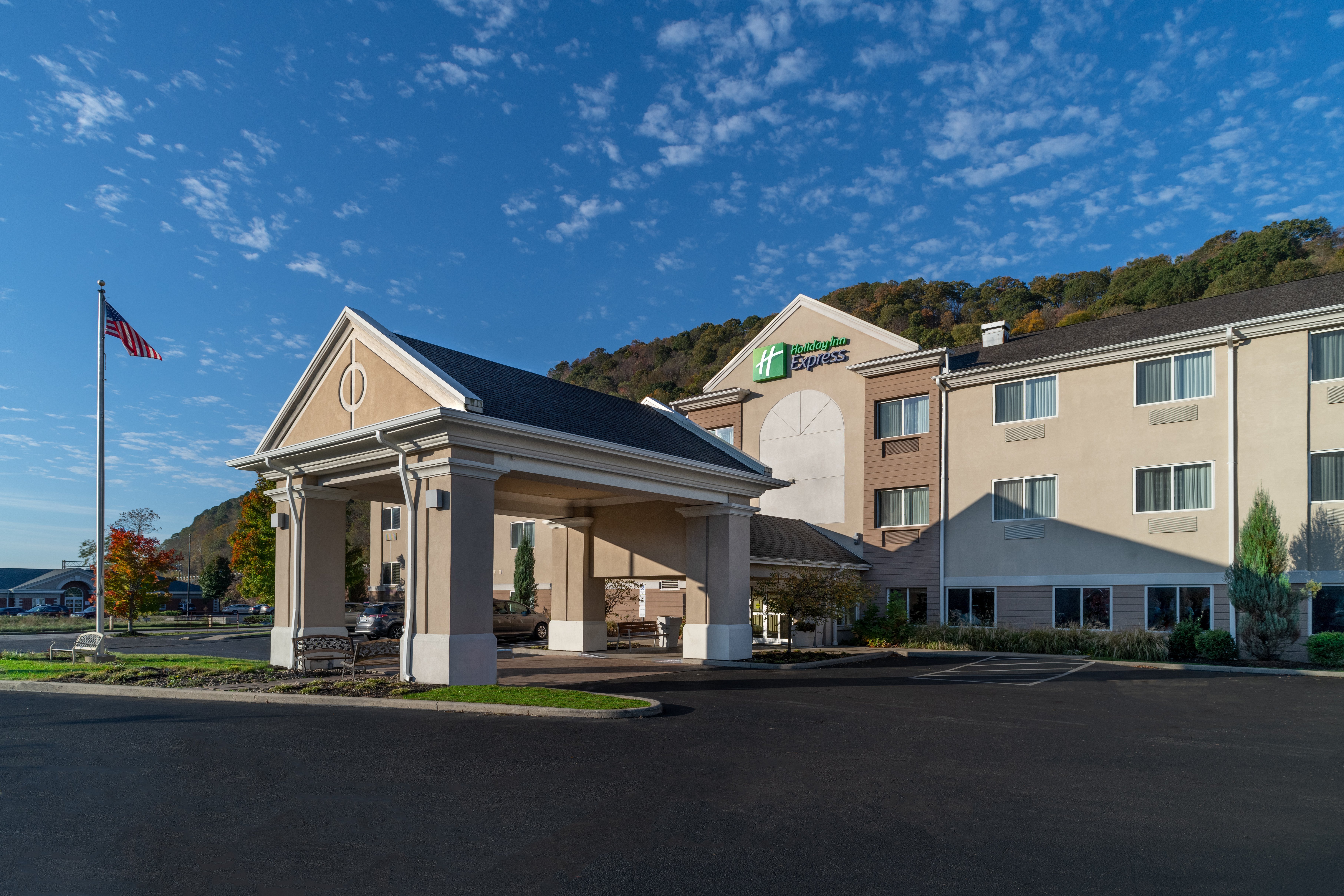 Holiday Inn Express & Suites Charleston-kanawha City By IHG-官方