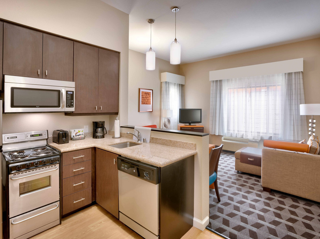 埃尔科万豪广场套房酒店主图