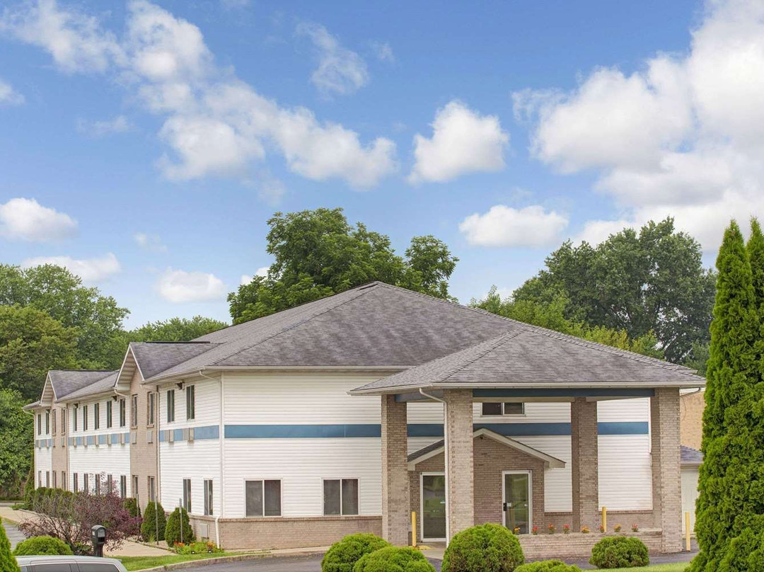 Super 8 by Wyndham Heath/Newark