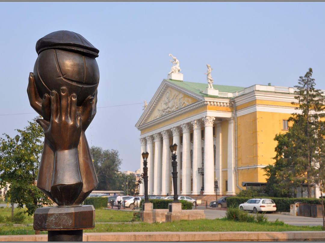Sculpture Ball in the Cap-车里雅宾斯克必去景点