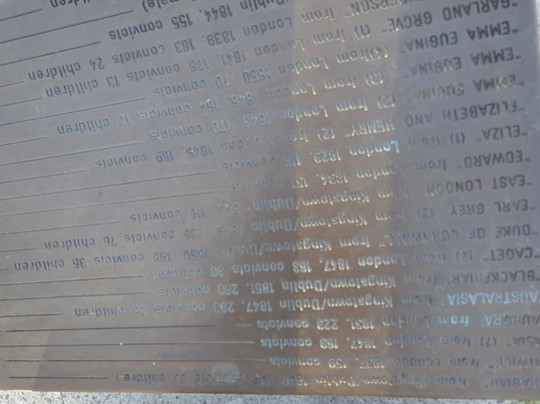 Footsteps Sculpture-霍巴特必去景点