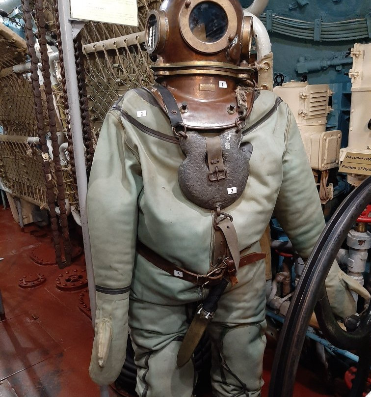 Museum Submarine B-440景点图片