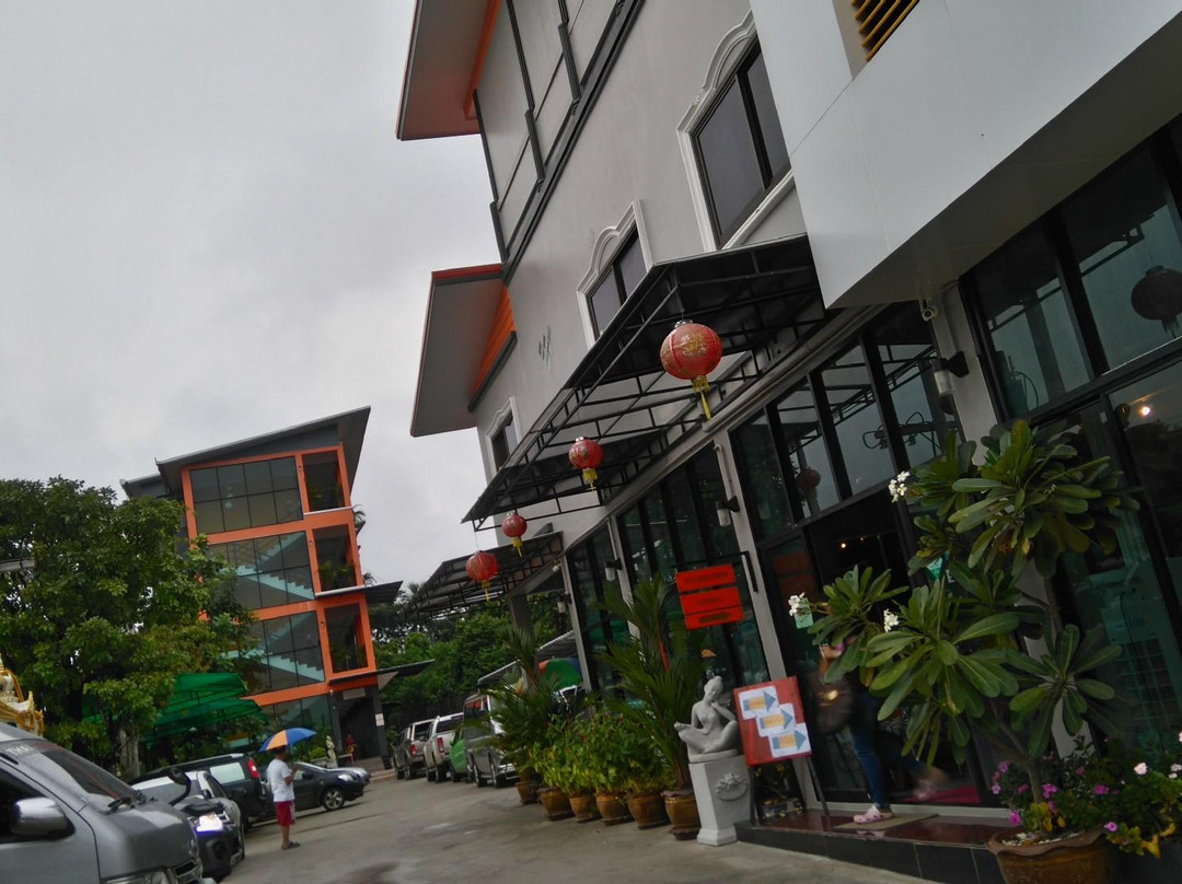 Waen Petch Place