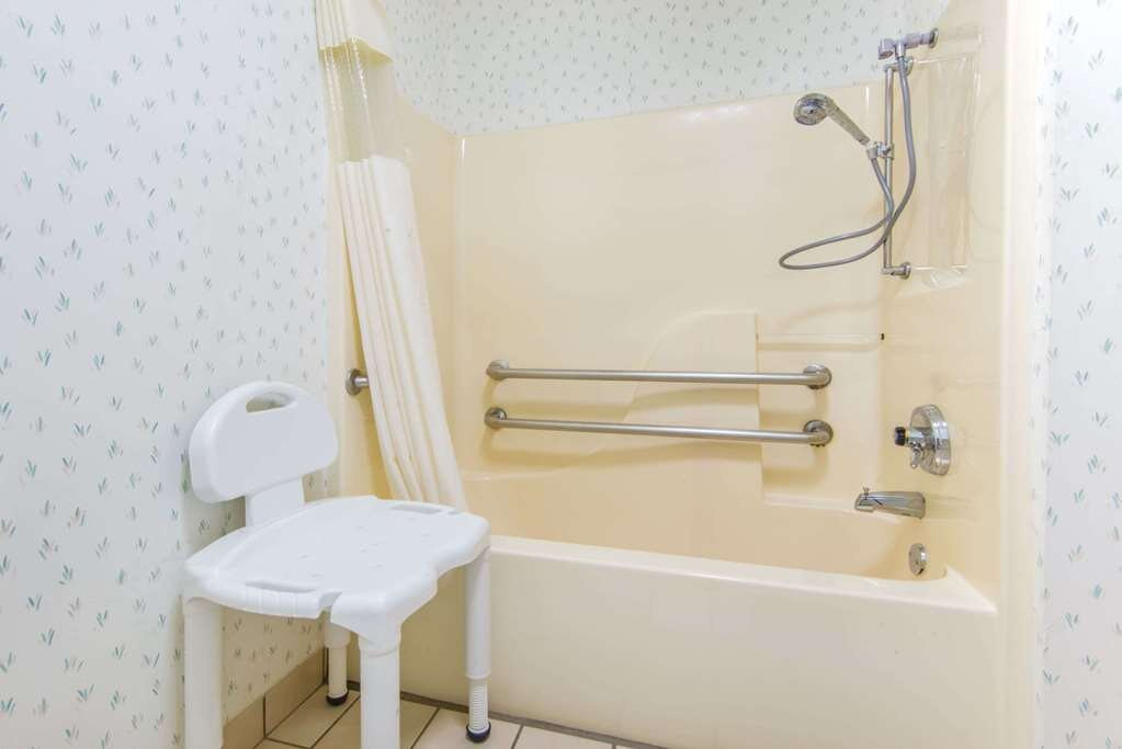 Baymont by Wyndham Topeka主图