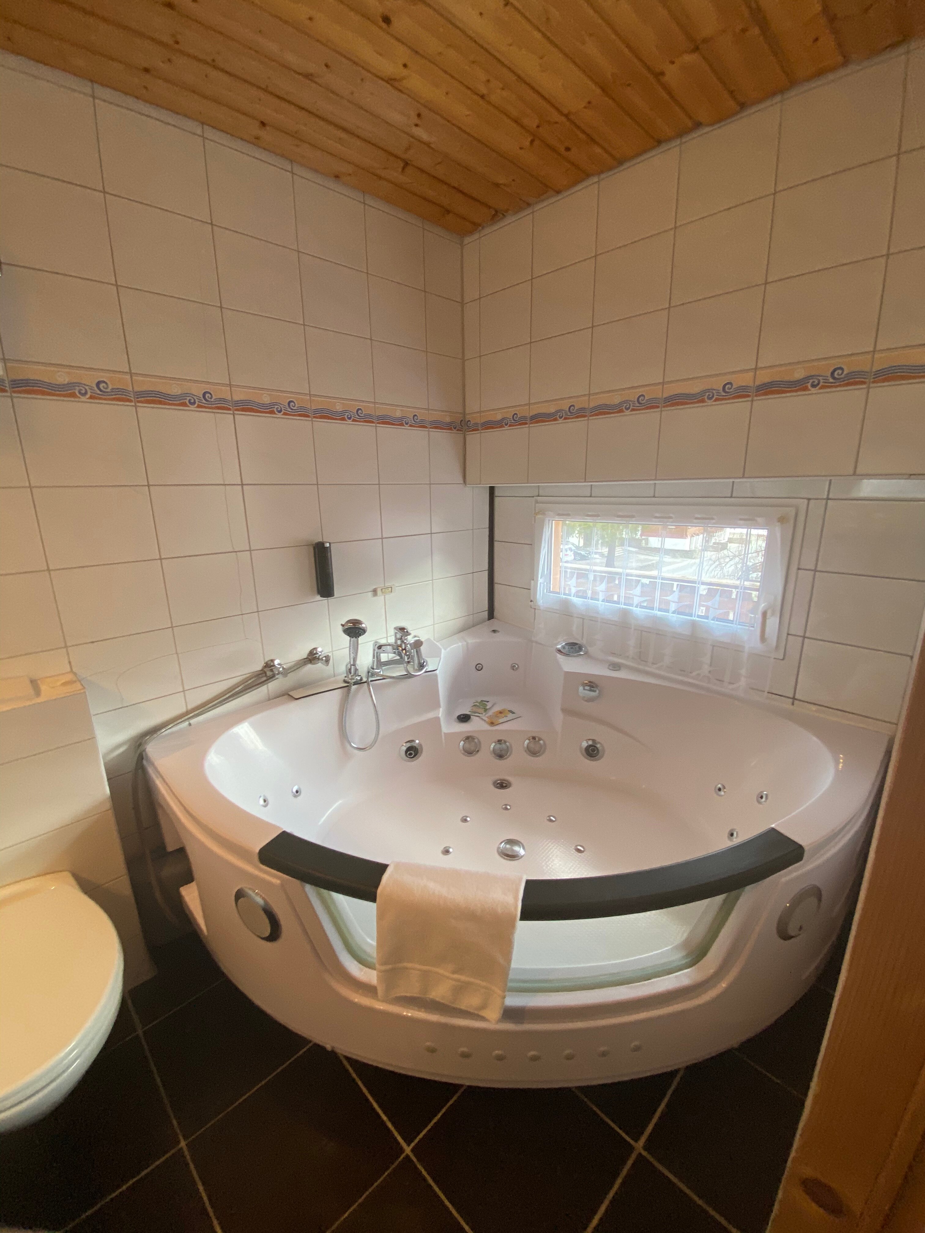 Chalet Hotel Adler-浴室