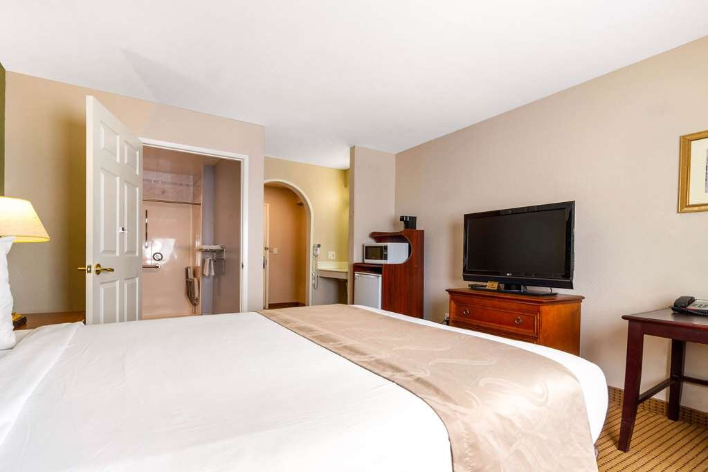 Auburn House Hotel主图