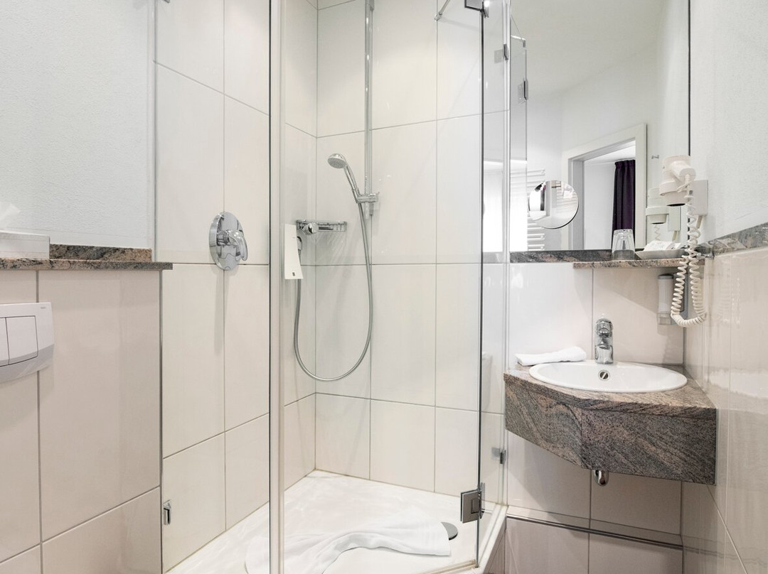 布勒兰德酒店主图