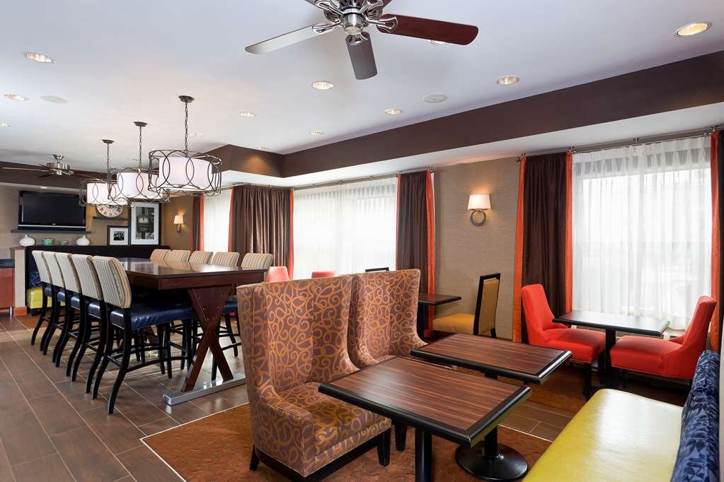 Hampton Inn Akron-Fairlawn主图