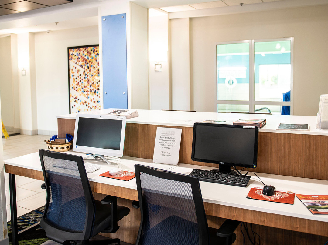 Holiday Inn Express & Suites Sedalia By IHG主图