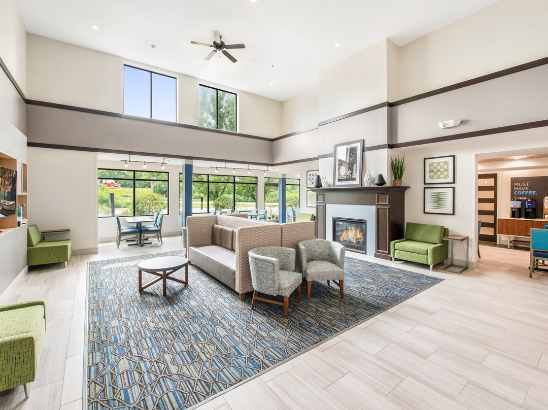 Holiday Inn Express & Suites Delafield By IHG主图