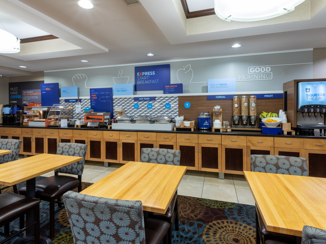 Holiday Inn Express & Suites Rochester Mayo Clinic Area by IHG主图