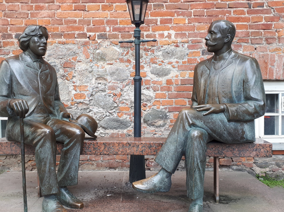 Sculpture Oscar Wilde and Eduard Vilde景点图片