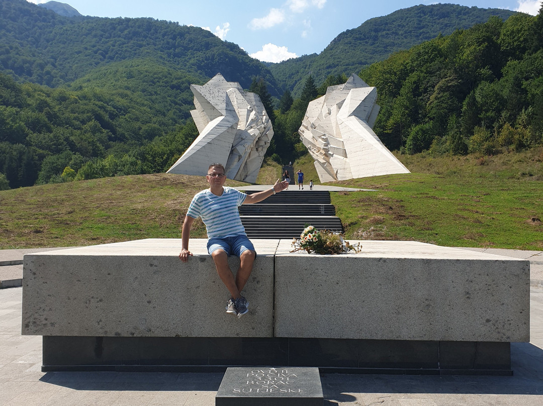 Tjentište War Memorial景点图片