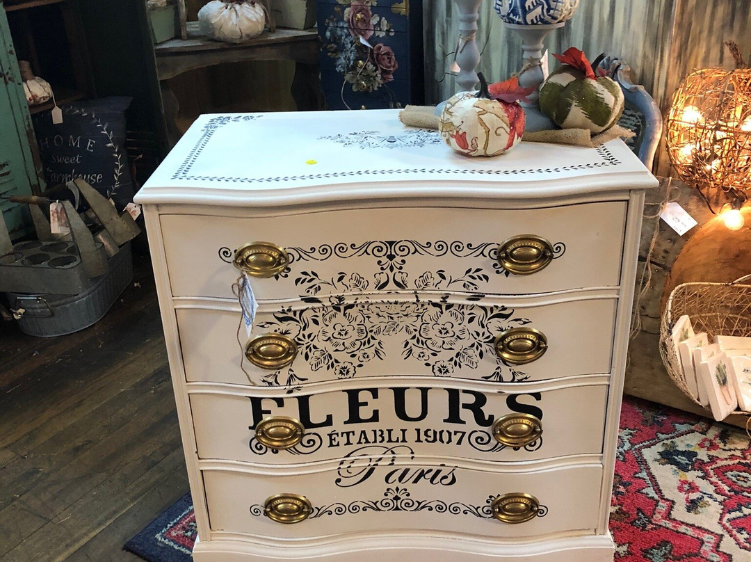 Oak Street Mill Antiques-科尼利厄斯必去景点