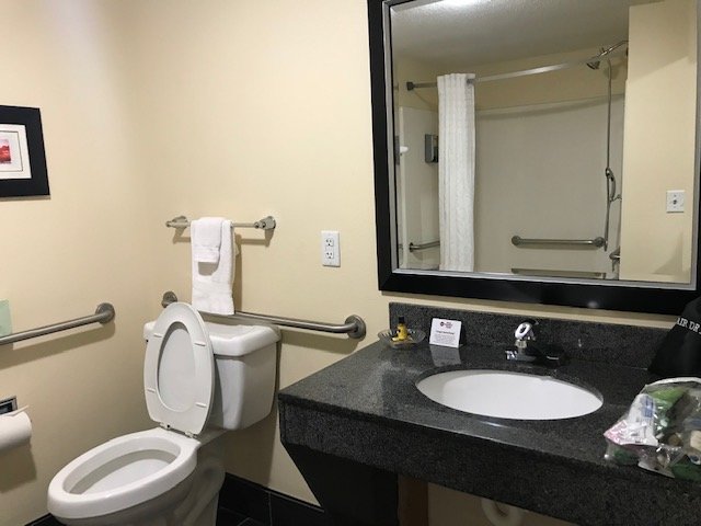 Best Western Plus Wendover Inn-浴室