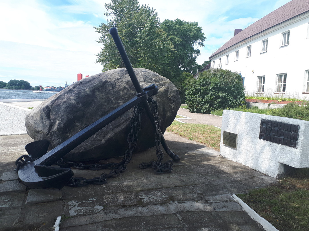 Memorial Rock to Memory of Pillau Heroes景点图片