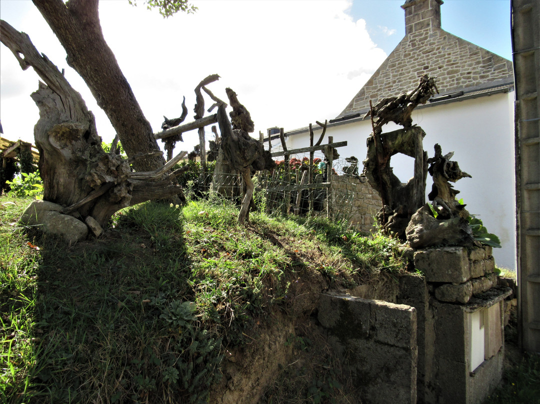 Souches du Parking du bar du Mont-Salut-Ploemel必去景点