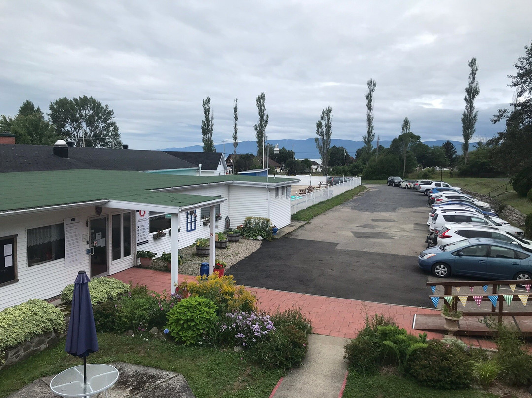 Petite-Riviere-Saint-Francois酒店住宿-Hotel-Motel Les Voitures d'Eau