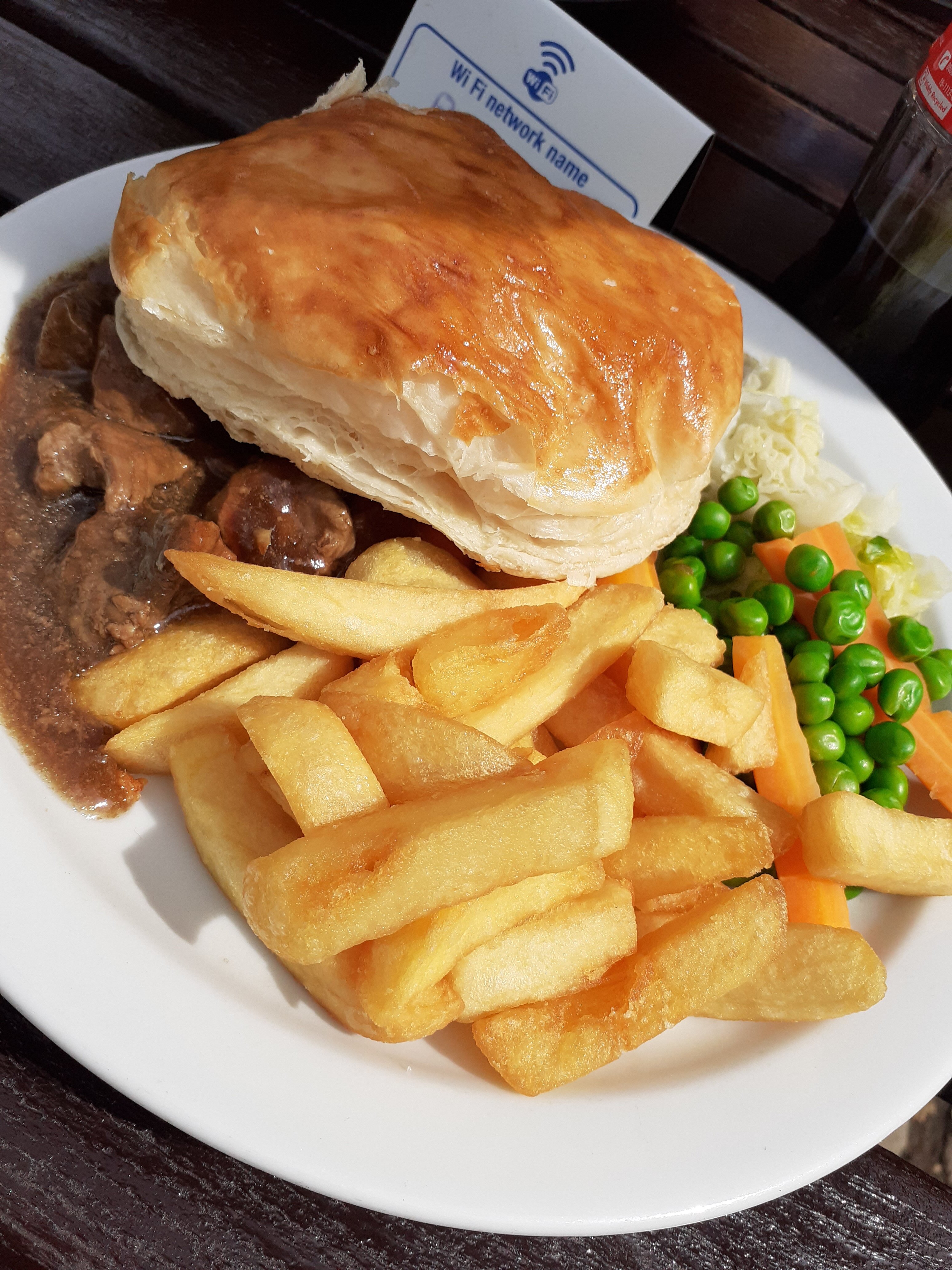 Crown and Trumpet Inn-官方