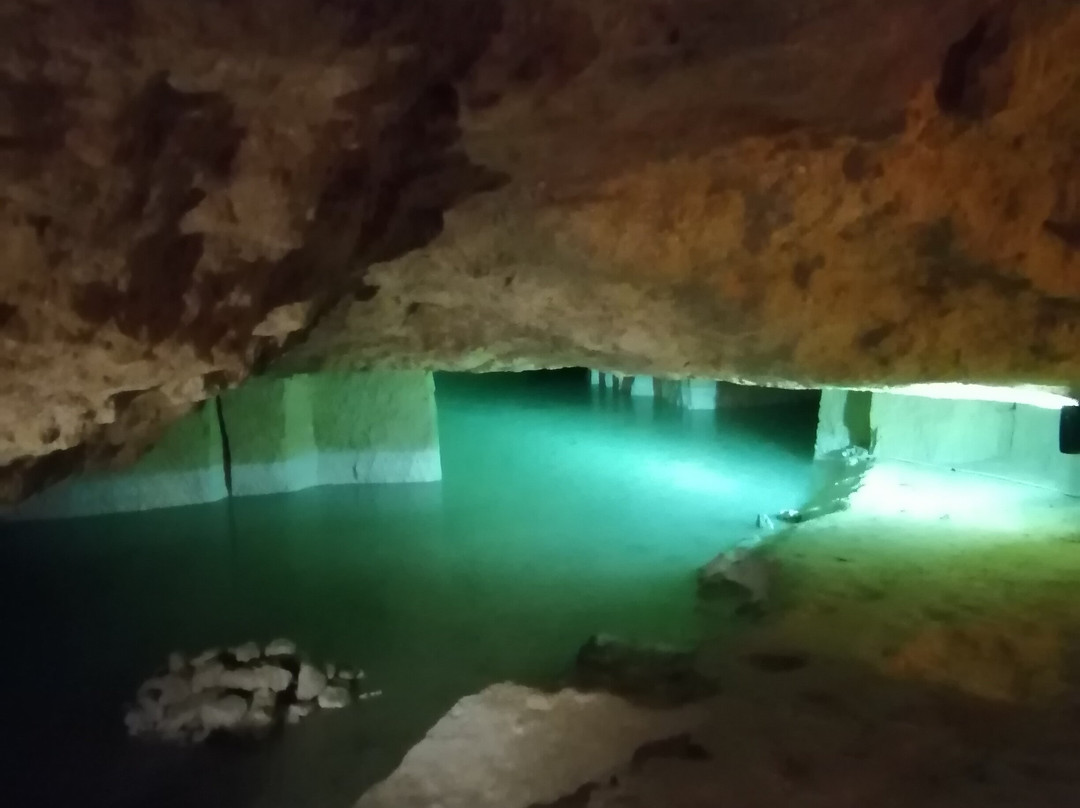 Les Grottes Petrifiantes景点图片