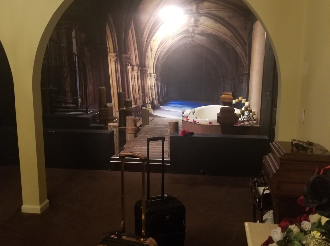 Lions Gate Manor主图